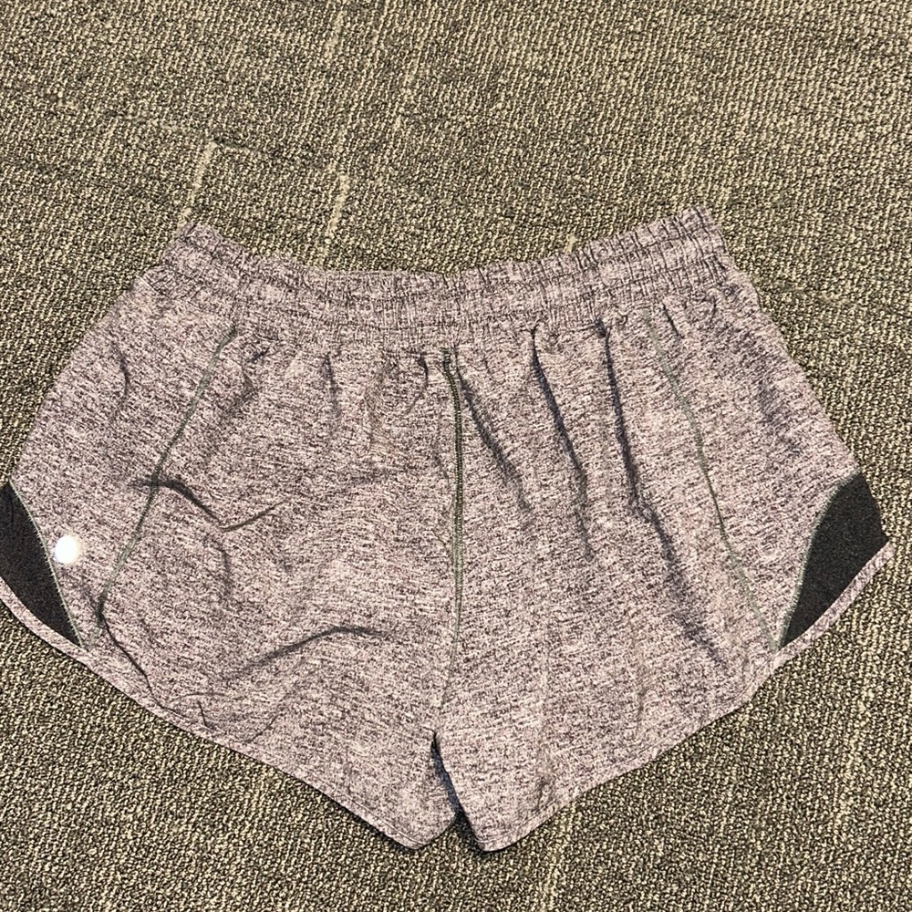 Lululemon Hotty Hot Low-Rise Lined Short 2.5"
